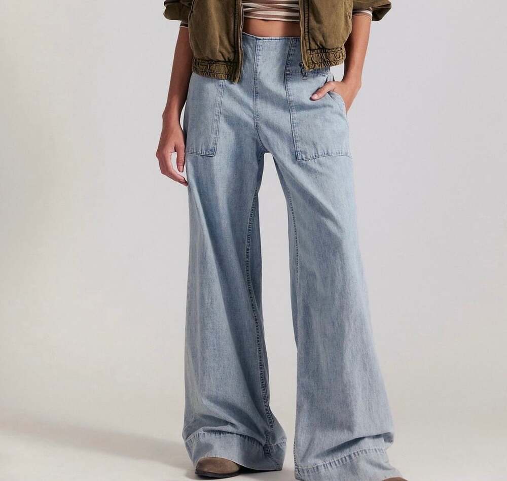 Free People Breezy Denim Pull-On Wide Leg Jeans (Light Wash) size Small